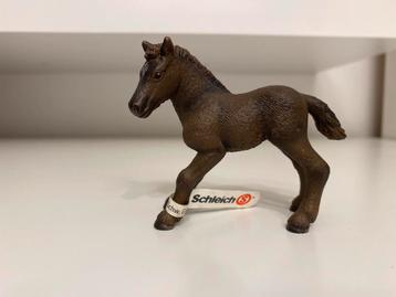 Schleich Camargue veulen met vaan 13628 ~ Horse world beschikbaar voor biedingen