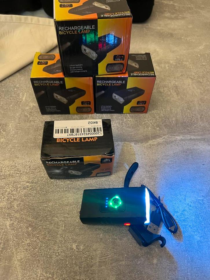 Fel USB-fietslamp. Waterdicht, oplaadbaar., Audio, Tv en Foto, Videocamera's Digitaal, Nieuw, Overige typen, Overige soorten, Overige merken