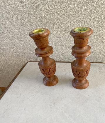 vintage houten kandelaars INDIA mooi bewerkt, hoogte 16 cm beschikbaar voor biedingen