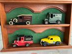 Vier schaal modellen incl kastje, Hobby en Vrije tijd, Modelauto's | 1:43, Ophalen of Verzenden, Zo goed als nieuw, Auto