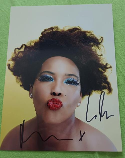 Macy Gray handtekening gesigneerde foto 30x20cm, Verzamelen, Muziek, Artiesten en Beroemdheden, Zo goed als nieuw, Foto of Kaart