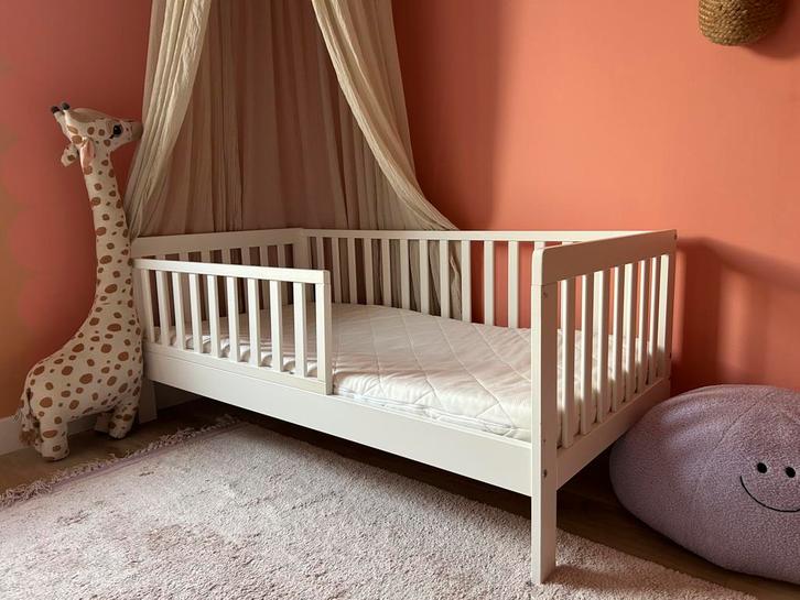 Peuterbed Plume Petite Amelie, Kinderen en Baby's, Kinderkamer | Bedden, Zo goed als nieuw, 140 tot 160 cm, 70 tot 85 cm, Matras