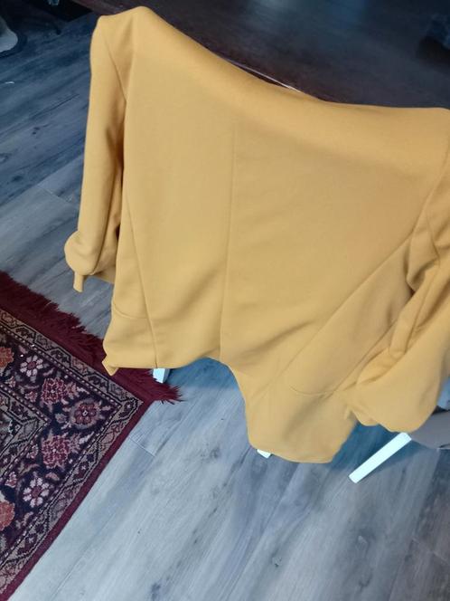 Te koop geel jasje onesize (M-l) nieuw, Kleding | Dames, Jasjes, Kostuums en Pakken, Nieuw, Geel, Ophalen of Verzenden