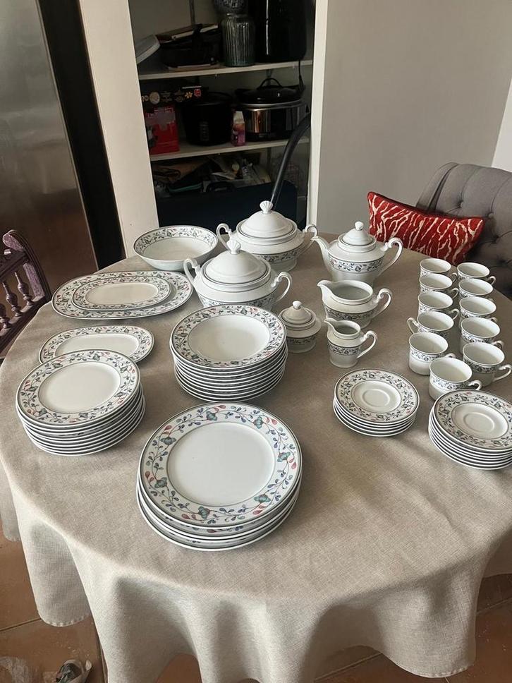 Servies te Koop, Huis en Inrichting, Keuken | Servies, Zo goed als nieuw, Compleet servies, Overige stijlen, Porselein, Ophalen of Verzenden