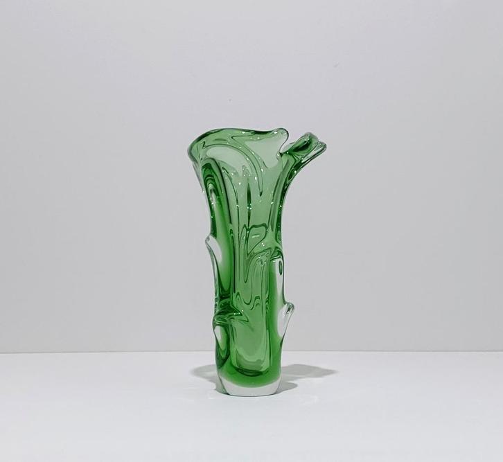 Vaas tweekleurig groen1960  Mstisov / Moser Karlovarske., Antiek en Kunst, Antiek | Glas en Kristal, Ophalen of Verzenden