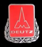 Deutz pin met lauwerkrans- rood-zilverkleur, Verzenden, Nieuw, Transport, Speldje of Pin