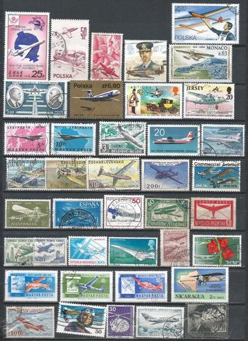 40 postzegels met vliegtuigen beschikbaar voor biedingen