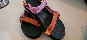 Teva sandalen maat 35 beschikbaar voor biedingen