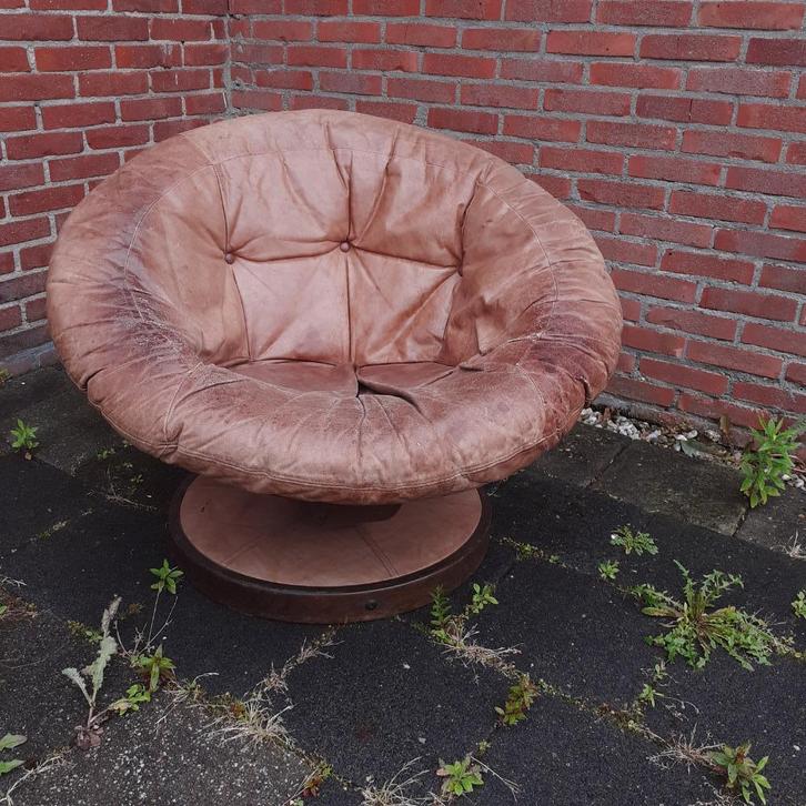 Scandinavische balstoel, Huis en Inrichting, Fauteuils, Gebruikt, Hout, Leer, 75 tot 100 cm, Minder dan 75 cm, Ophalen