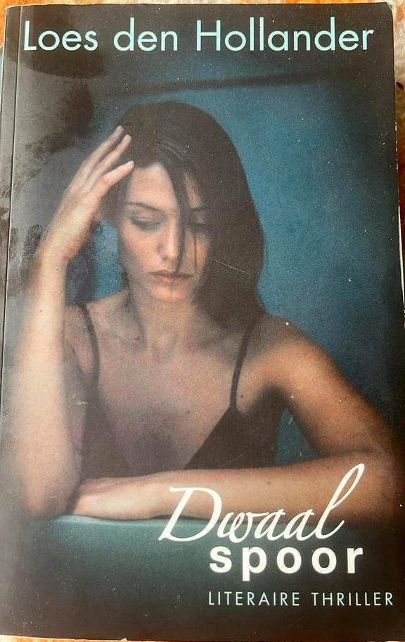 Loes den Hollander - Dwaalspoor, Boeken, Thrillers, Zo goed als nieuw, Nederland, Ophalen of Verzenden