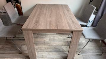 Houten Eettafel beschikbaar voor biedingen