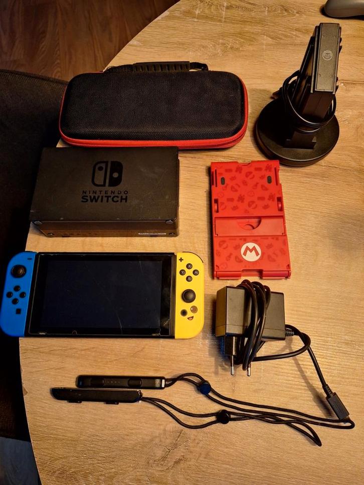 Nintendo Switch V1 fortnite edition met 2 games, Spelcomputers en Games, Spelcomputers | Nintendo Switch, Zo goed als nieuw, Switch Original