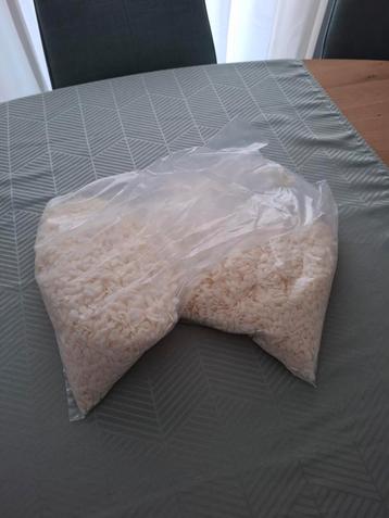 2,5 kilo koolzaadwas kaarsen maken  beschikbaar voor biedingen