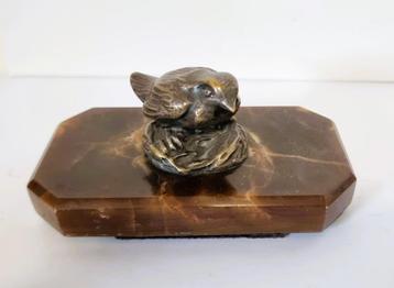 Presse papier van bronzen vogel op Onyx sokkel. beschikbaar voor biedingen