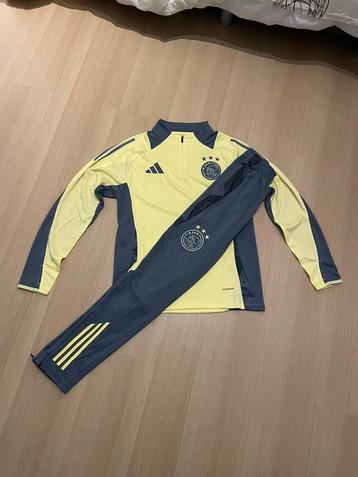 Ajax Trainingspak 2025 - 2026 Maat M beschikbaar voor biedingen