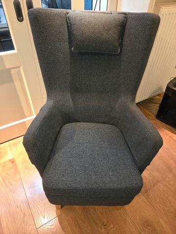 Ikea omtänksam fauteuil met hocker beschikbaar voor biedingen