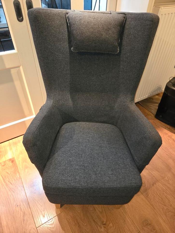 Ikea omtänksam fauteuil met hocker, Huis en Inrichting, Fauteuils, Zo goed als nieuw, Hout, Stof, 50 tot 75 cm, 75 tot 100 cm