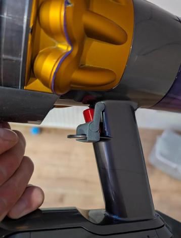 Dyson trigger lock voor V7 en nieuwere modellen  beschikbaar voor biedingen
