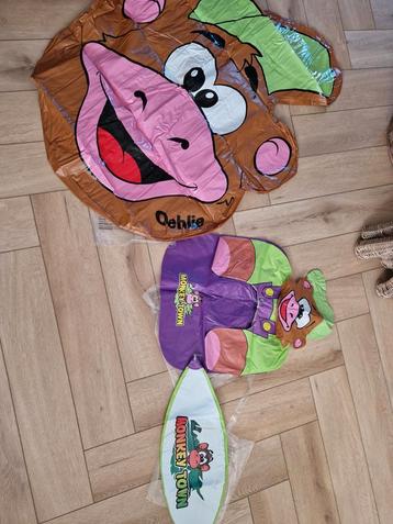 Opblaasitems van monkey town beschikbaar voor biedingen