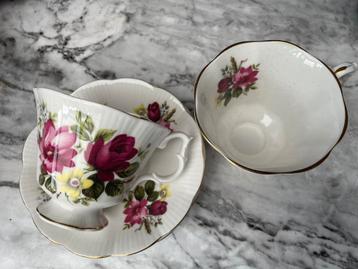 Twee kop en schotel Richmond beschikbaar voor biedingen