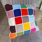 Kleurig gehaakt kussen, Huis en Inrichting, Woonaccessoires | Kussens, Ophalen, Gebruikt, Overige kleuren, Vierkant