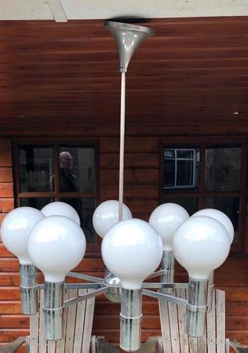 Prachtige space age kroonluchter beschikbaar voor biedingen