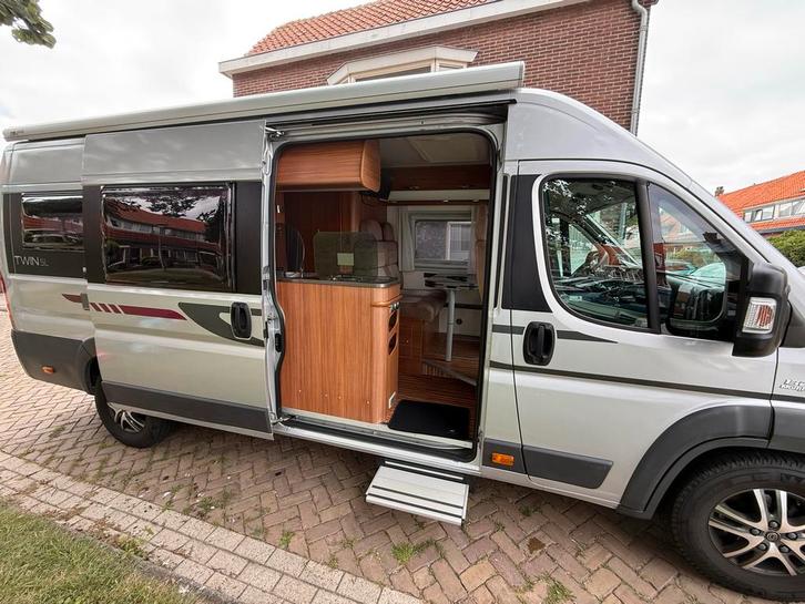 Adria Twin SL 2012, lengtebedden, zonnepaneel, compleet!, Caravans en Kamperen, Campers, Particulier, tot en met 3, Buscamper of Camperbus