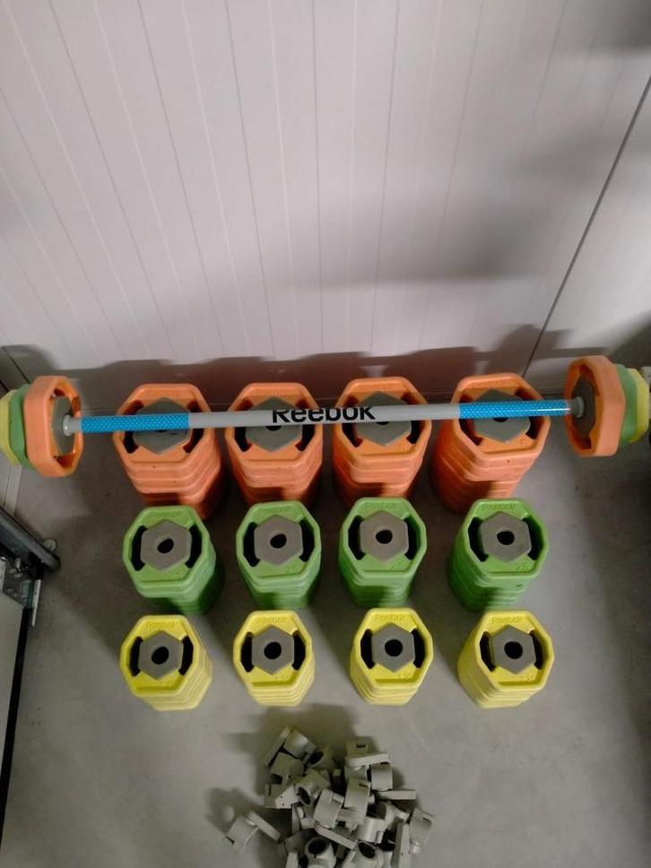 Reebok bodypump set, Sport en Fitness, Fitnessmaterialen, Zo goed als nieuw, Halterschijven, Armen, Benen, Borst, Buik, Rug, Ophalen