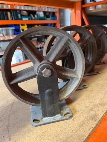 Gietijzeren wielen - Set van 4 beschikbaar voor biedingen