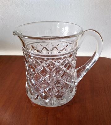 Antieke waterkan van persglas, begin 1900 beschikbaar voor biedingen