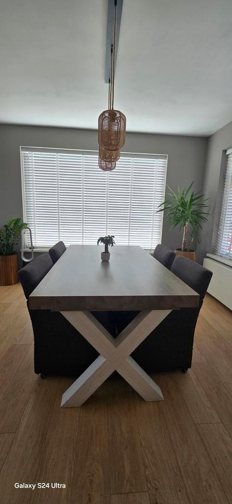 Moderne eettafel met kruispoot (z.g.a.n), Huis en Inrichting, Tafels | Eettafels, Gebruikt, 50 tot 100 cm, 100 tot 150 cm, Rond