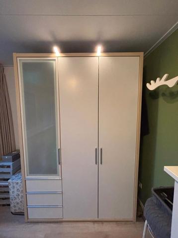 Prachtige, stevige kledingkast (hang, leg en lades) - afbeelding 2