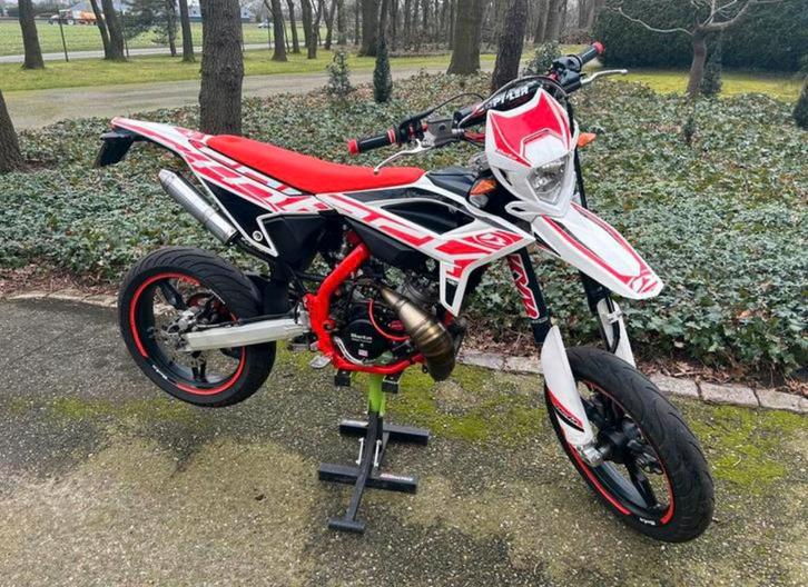 Schakelbrommer Beta rr50 2022, Fietsen en Brommers, Brommers | Derbi, Gebruikt, Ophalen