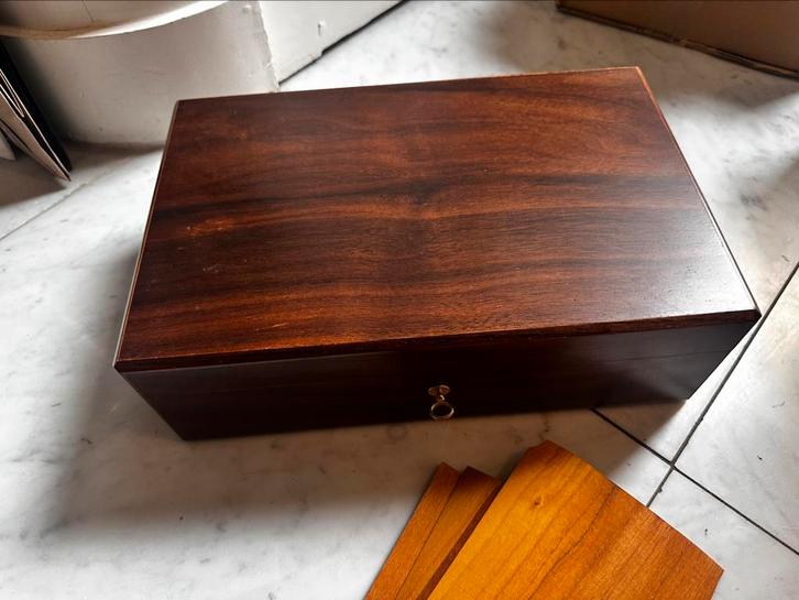 Humidor voor sigaren, Verzamelen, Rookartikelen, Aanstekers en Luciferdoosjes, Zo goed als nieuw, Tabaksdoos of Verpakking, Ophalen of Verzenden