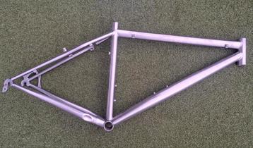 Multi functioneel titanium frame
 beschikbaar voor biedingen