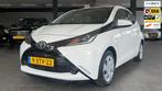 Toyota Aygo 1.0 VVT-i x-play navigatie camera airco elektris, Voorwielaandrijving, Euro 5, Stof, Gebruikt