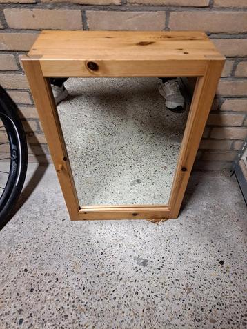 Spiegelkastje mett glasplaatjes en deur  beschikbaar voor biedingen