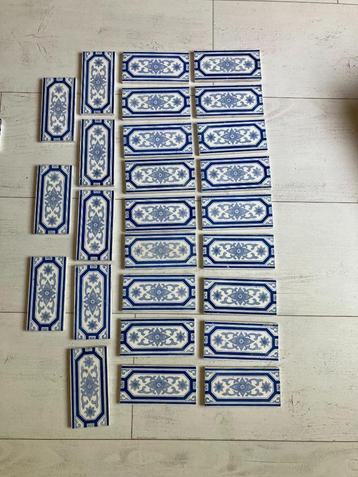 Randtegels antiek blauw wit ongeveer 30 stuks 15,5 x 7,7 cm beschikbaar voor biedingen