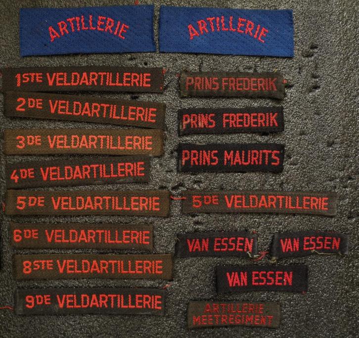Kavel Naamlinten Artillerie, Verzamelen, Militaria | Algemeen, Landmacht, Embleem of Badge, Nederland, Verzenden