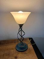 Bijzondere vintage Massive tafellamp met matglazen kap, Ophalen of Verzenden, Minder dan 50 cm