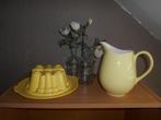 Pastel geel puddingvorm en kan. P Regout, Ophalen of Verzenden