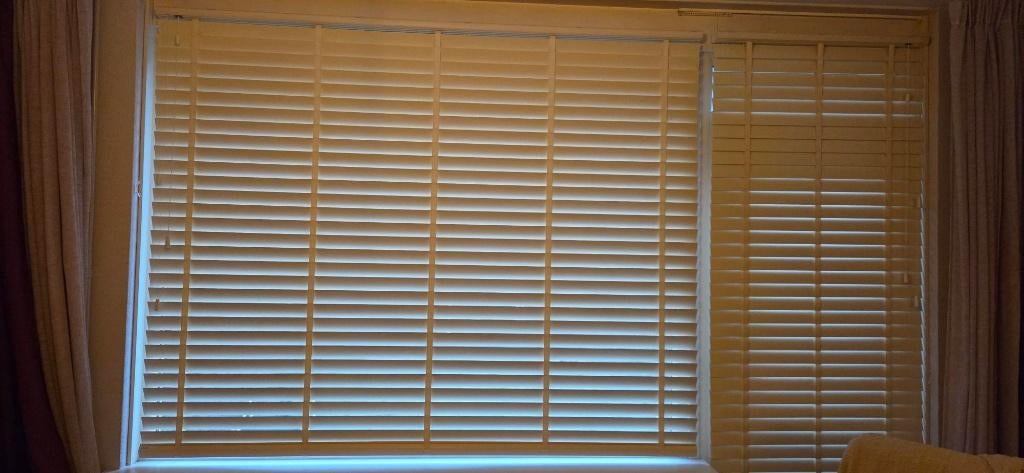Houten Jaloezieen, Ophalen, 100 tot 150 cm, 200 cm of meer, Zo goed als nieuw