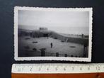 Foto Scheveningen WO II Strand 1945 Anti-tank-wall  ?, Gebruikt, Foto, Ophalen of Verzenden, 1940 tot 1960