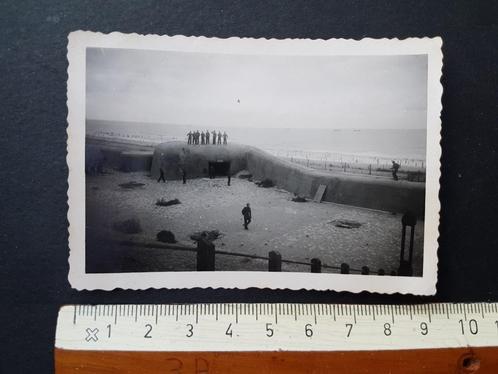 Foto Scheveningen WO II Strand 1945 Anti-tank-wall  ?, Verzamelen, Foto's en Prenten, Gebruikt, Foto, Gebouw, 1940 tot 1960, Ophalen of Verzenden