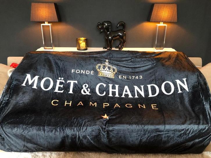 Moët & Chandon Fleece Deken - Warm en Zacht‼️, Huis en Inrichting, Woonaccessoires | Plaids en Woondekens, Nieuw, Ophalen of Verzenden