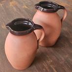 2 Royal Barum ware terracotta kannen vazen, Overige kleuren, Aardewerk of Porselein, Ophalen of Verzenden, Zo goed als nieuw