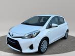 Toyota Yaris Full Hybrid Life 1.5|Camera|Dealer onderhouden, Auto's, Gebruikt, 4 cilinders, Wit, Bedrijf