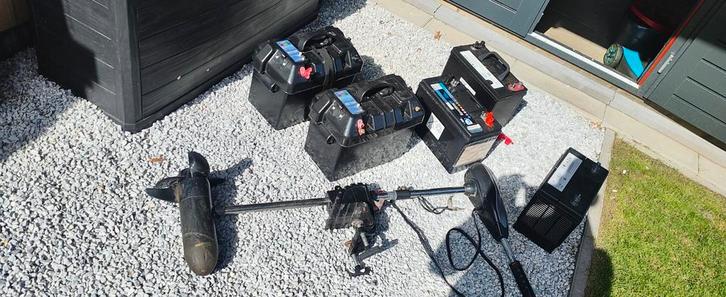Rhino VX54, 105 Ah accu's, accuboxen en oplader, Watersport en Boten, Accessoires en Onderhoud, Zo goed als nieuw, Ophalen