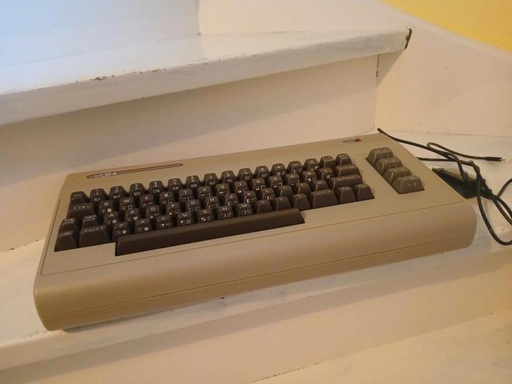 The C64 Microcomputer (2019) incl. The Joystick! Nieuwstaat., Computers en Software, Vintage Computers, Ophalen of Verzenden