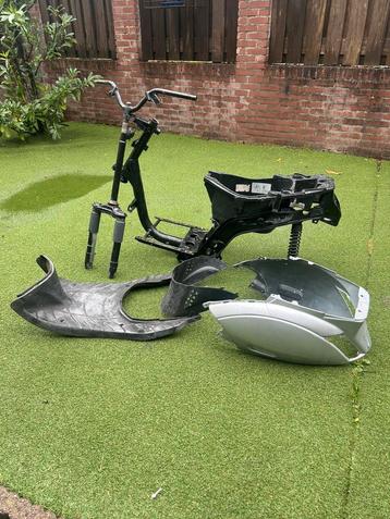 Piaggo zip frame zonder 123 beschikbaar voor biedingen